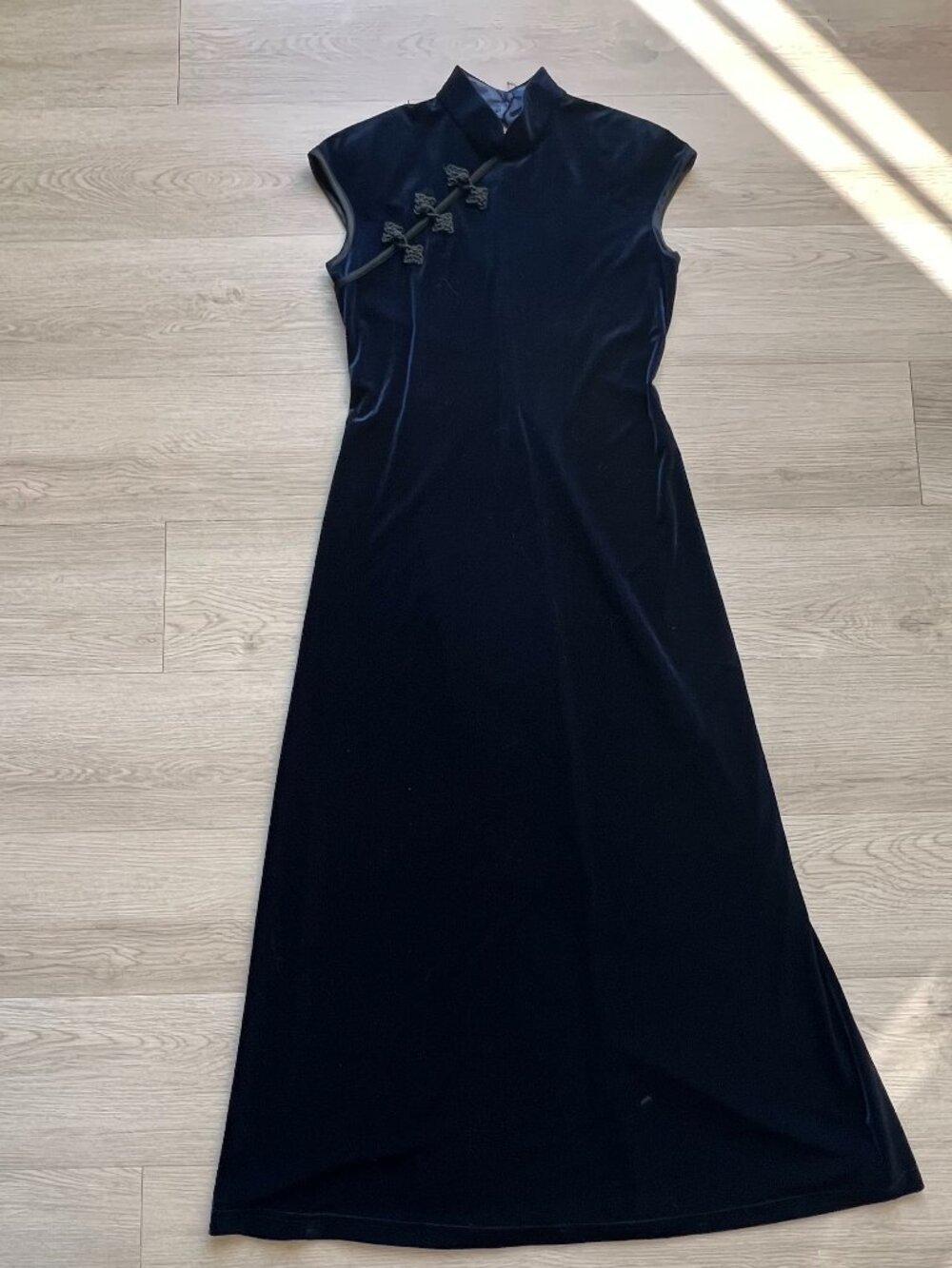 Ronni Nicole Vintage Navy Velvet Maxi Dress